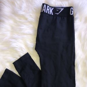 Gym shark leggings